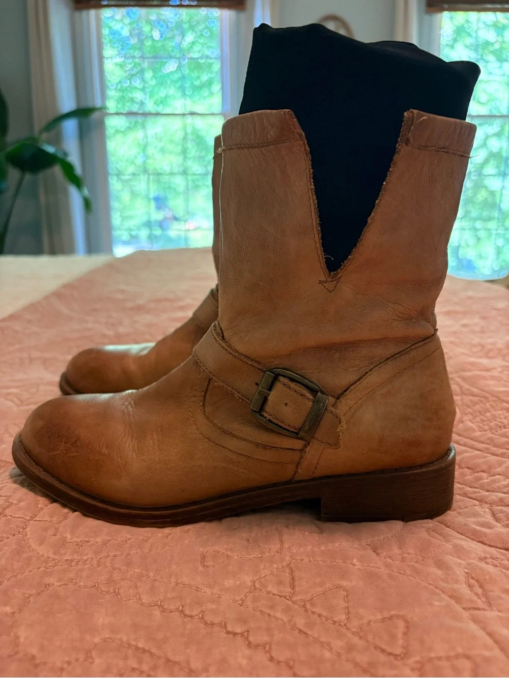 Nine West Women’s Tan Leather Ankle Boots with Buckle Strap. Sz 6